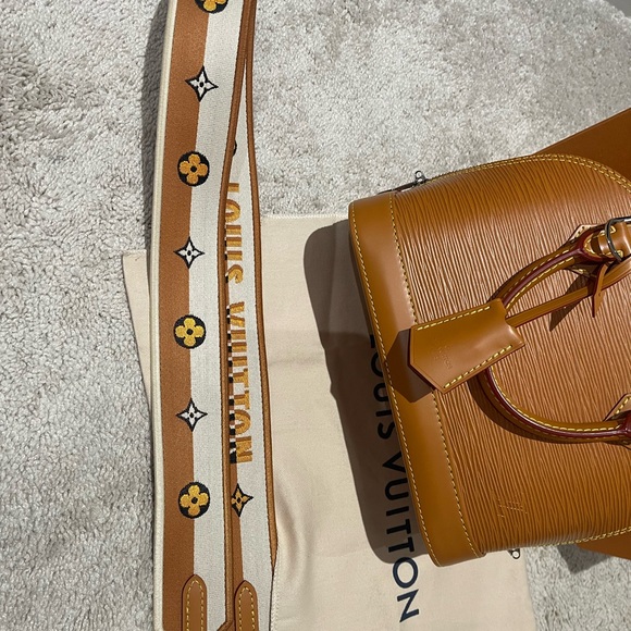 Louis Vuitton Alma Bb Epi - Picture 6 of 11